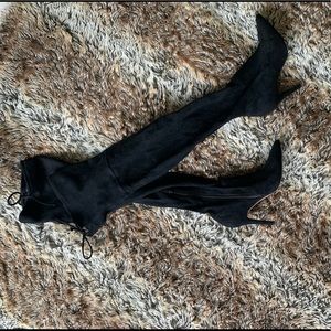 Thigh-high stiletto heeled boots 🖤